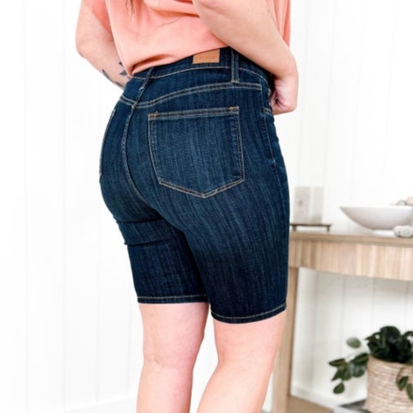 NWT Judy Blue Pull On Bermuda Shorts Dark Wash High Rise Size Small Stretch - Picture 2 of 14